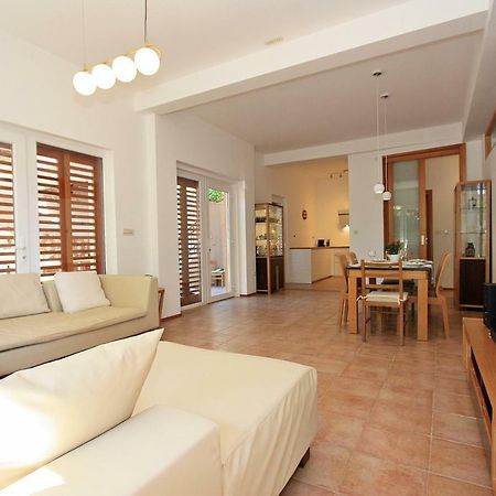 Villa V&D Milna  Bagian luar foto