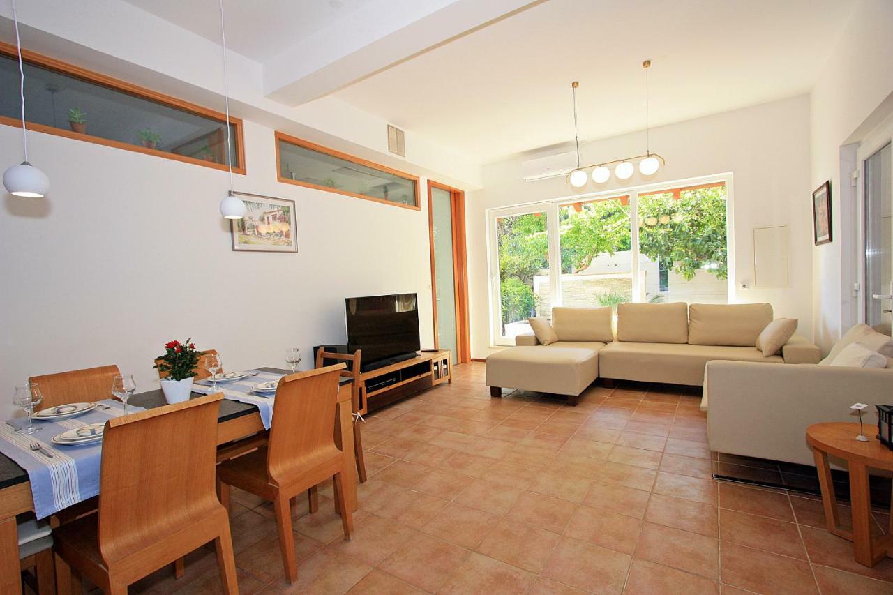 Villa V&D Milna  Bagian luar foto