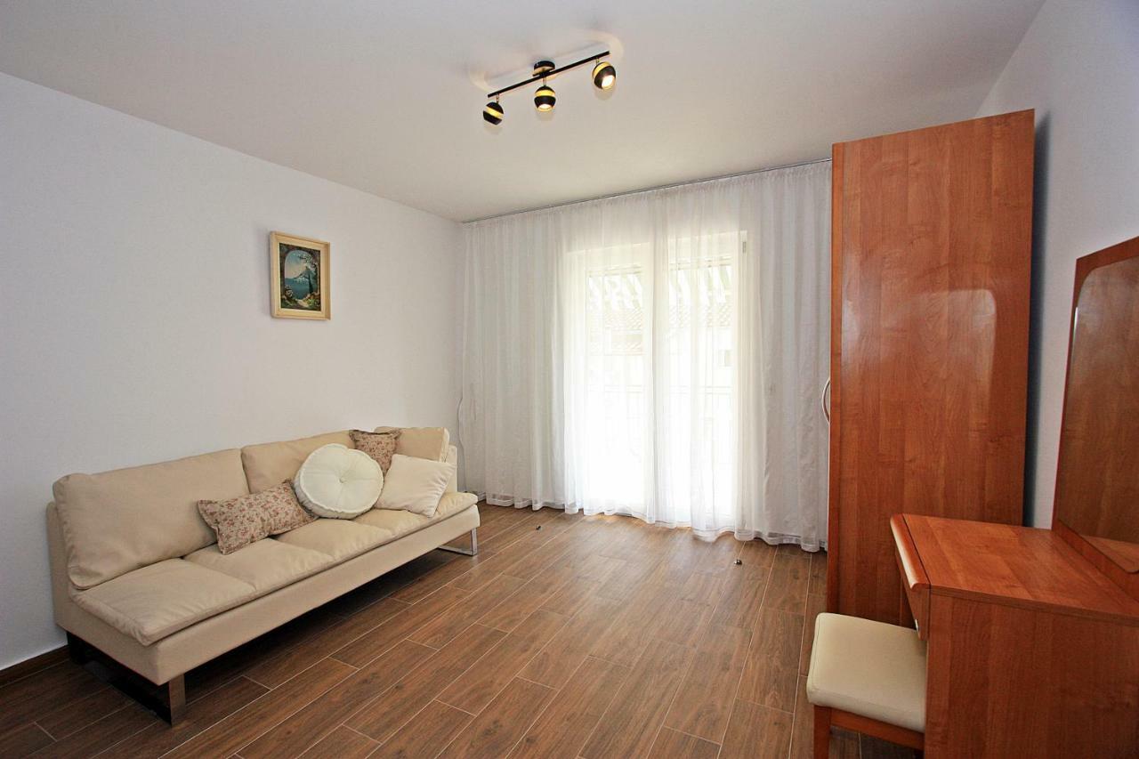 Villa V&D Milna  Bagian luar foto