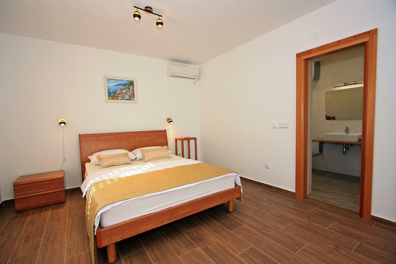 Villa V&D Milna  Bagian luar foto