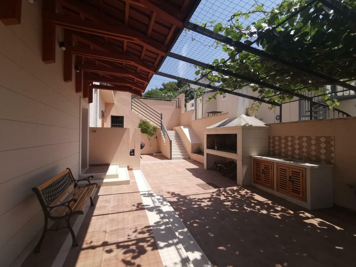 Villa V&D Milna  Bagian luar foto
