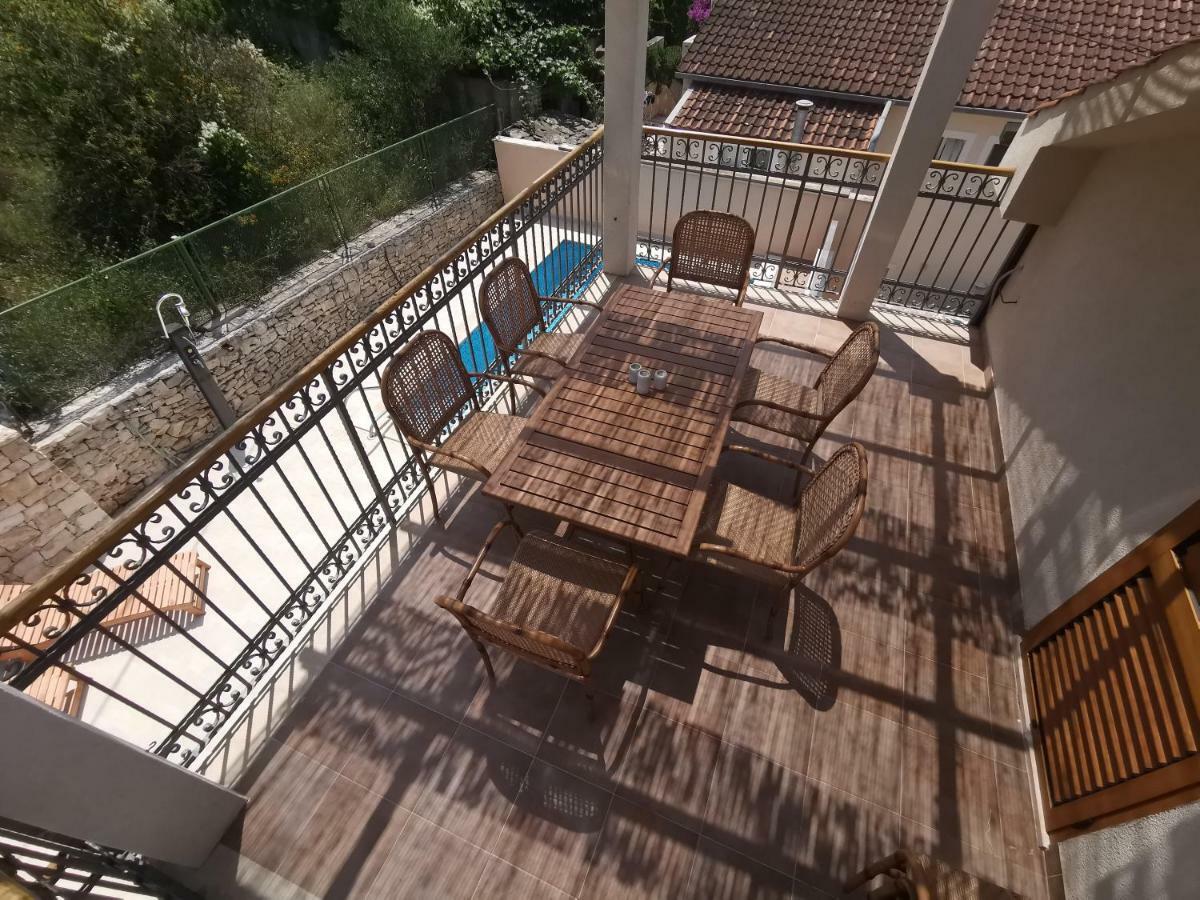 Villa V&D Milna  Bagian luar foto