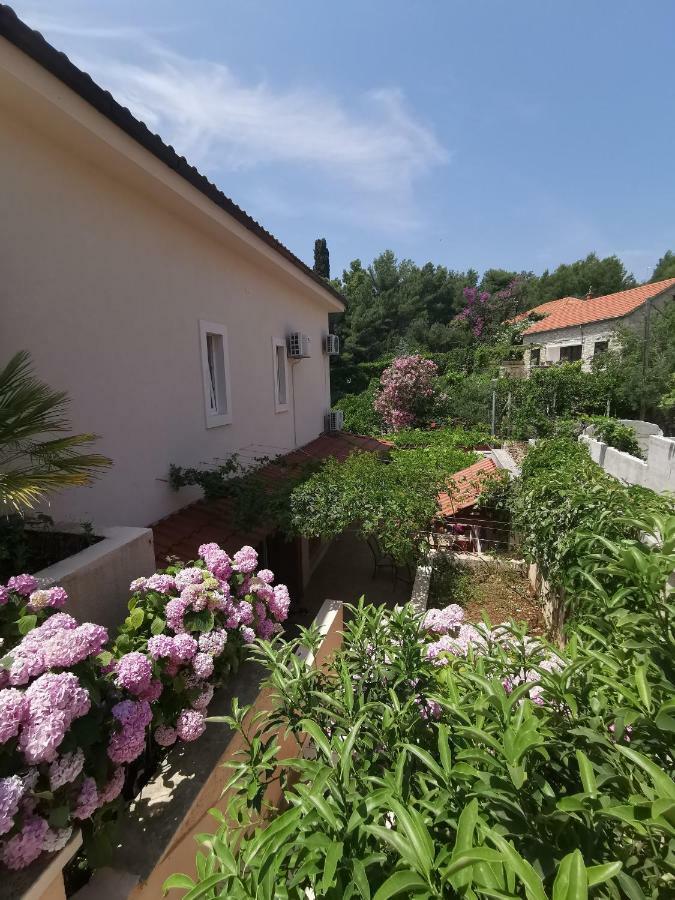 Villa V&D Milna  Bagian luar foto