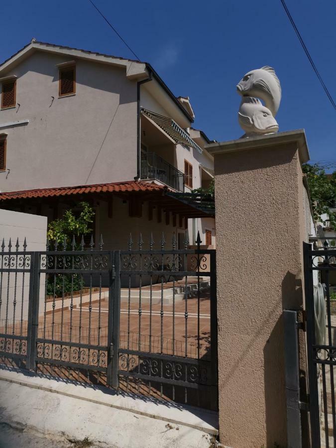 Villa V&D Milna  Bagian luar foto